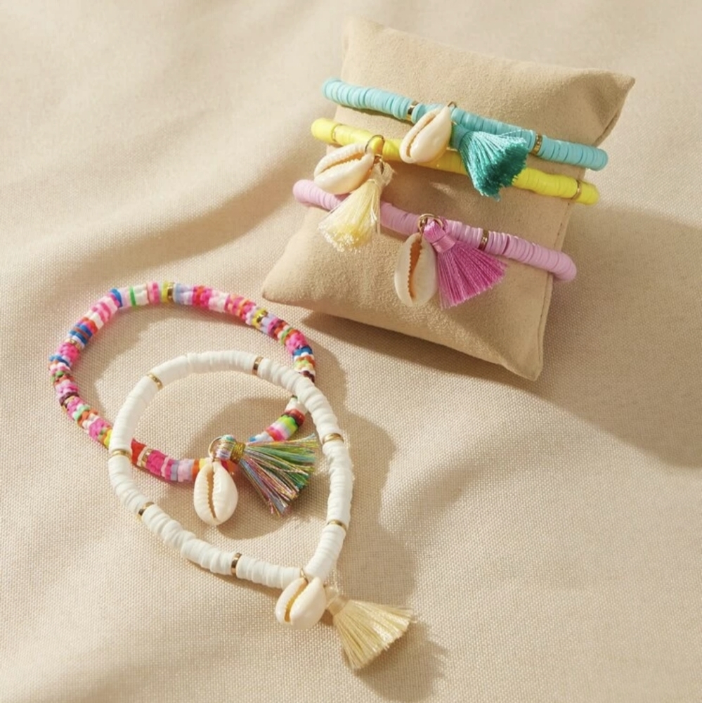 Seashell and tassel charm bead bracelet - Picture 1 of 3